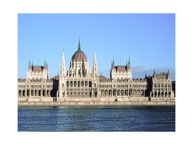 Parlament in daylight