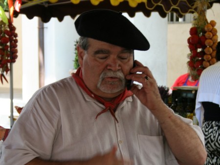 Sodobni prodajalec na tržnici v Nici