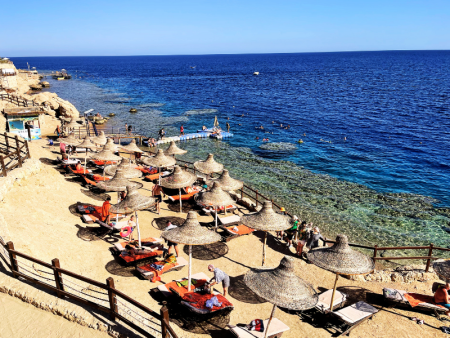 Sharm Resort plaža in senčniki