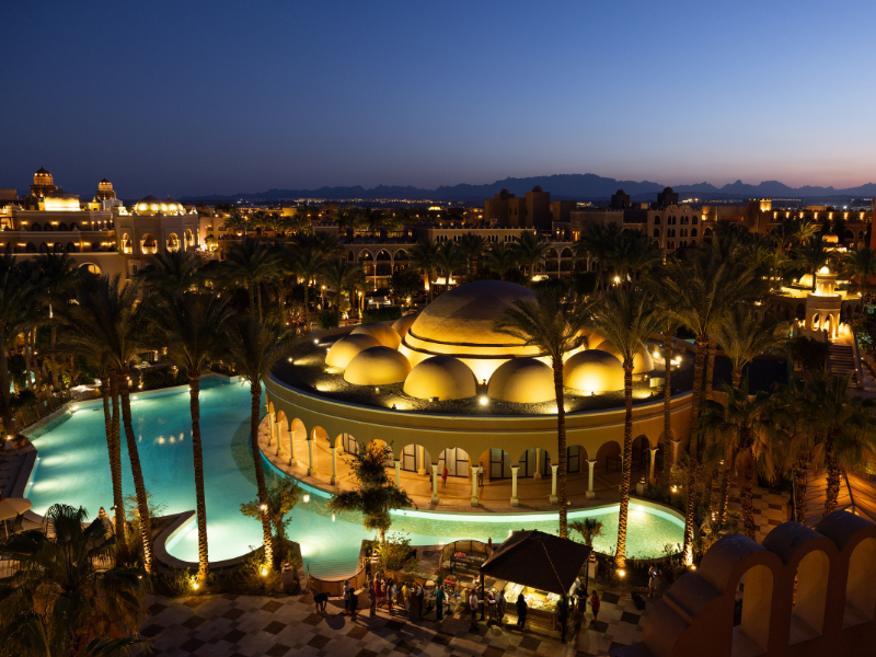 Nočni pogled na hotel