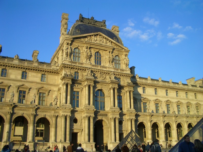 muzej Louvre v Parizu
