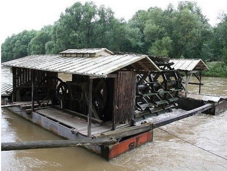 Plavajoči mlin na Muri