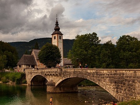 Sv. Janez pri koncu jezera