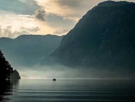 Jutranje meglice v Bohinju