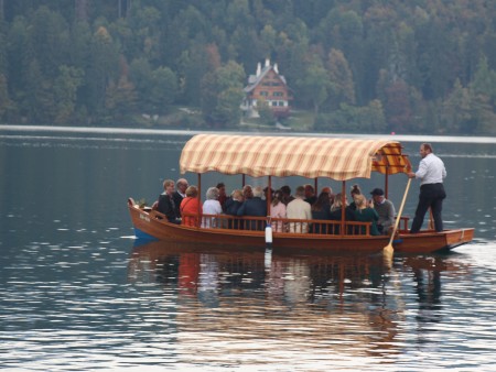 Pletna prevoz na otok