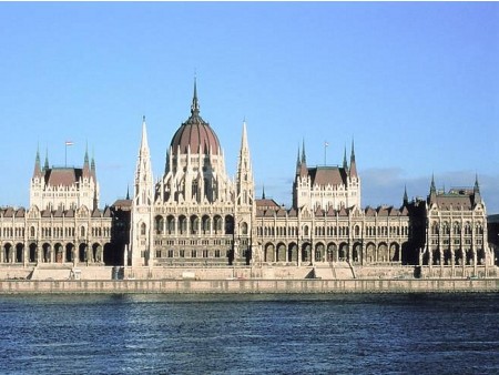 Parlament in daylight