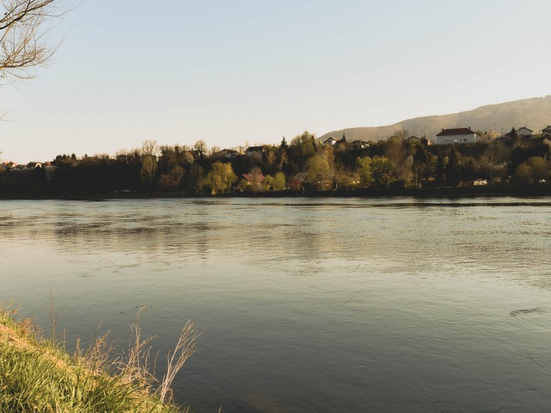 mirni tok reke Drave